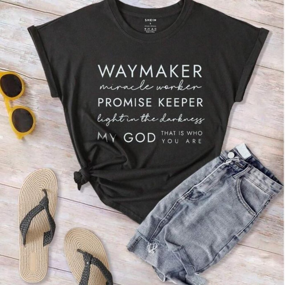 LUNE Slogan Graphic Tee